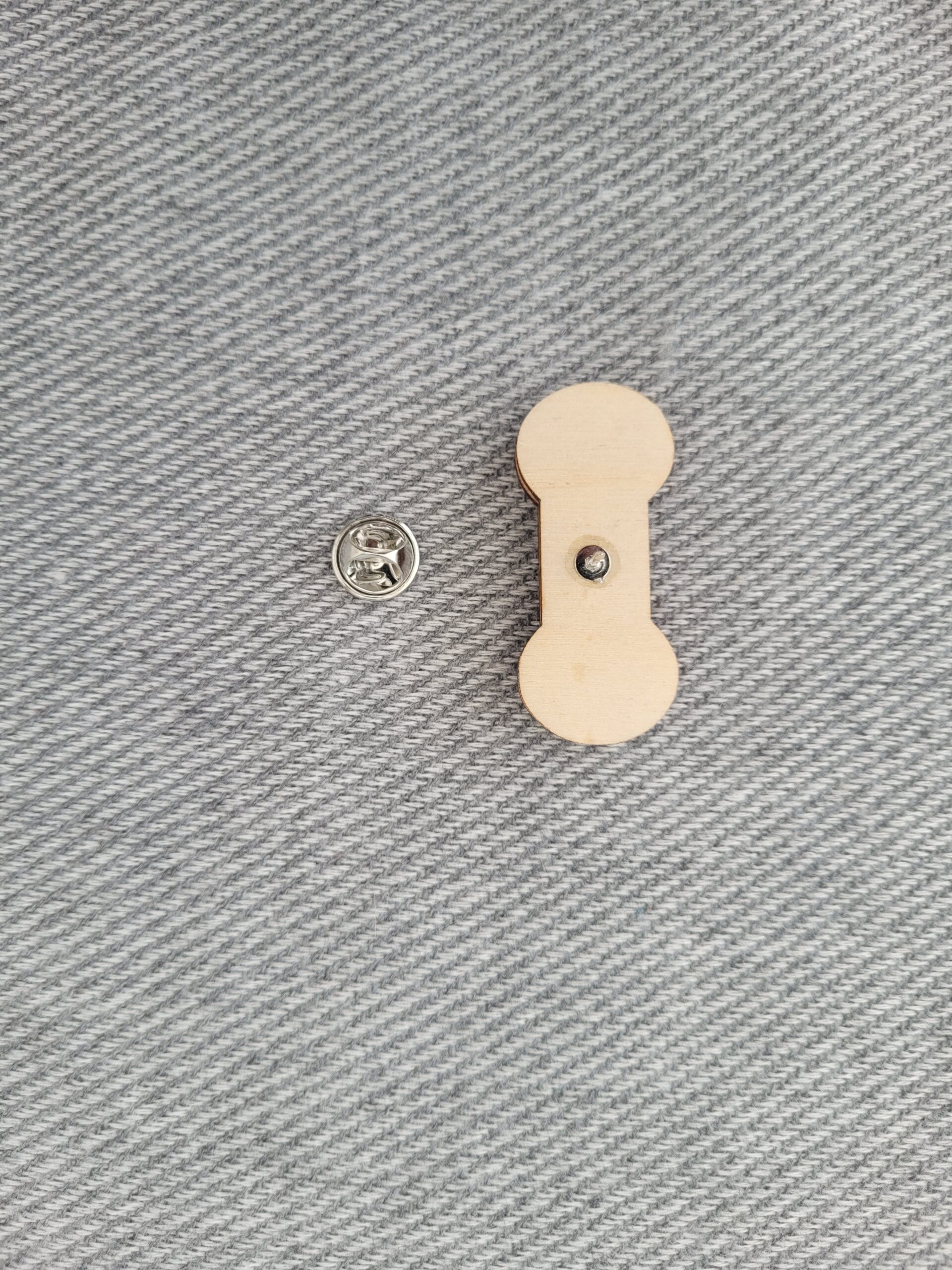 Yarn Ball Pin Badge - Image 7